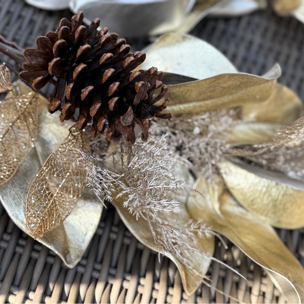 Frontgate Gold Magnolia and Pinecone Garland 6 ft - NWT - Picture 6 of 15